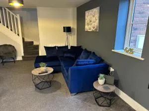 Maple House - 2 bedroom house with free parking in town by ShortStays4U - Clenchwarton