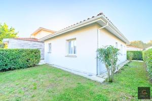 Biscarrosse Bourg, jolie petite maison pour 4 personnes avec Terrasse et jardin