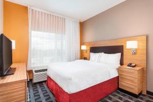 One-Bedroom Queen Suite with Sofa Bed room in TownePlace Suites by Marriott Orlando Altamonte Springs/Maitland