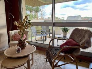 Appartements Studio 2 pers, balcon, parking : photos des chambres