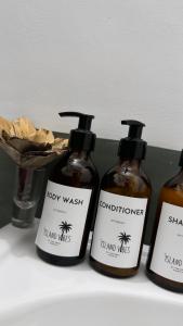 Island vibes by the Rock