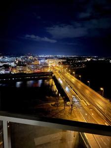 17th Floor with River View Panorama