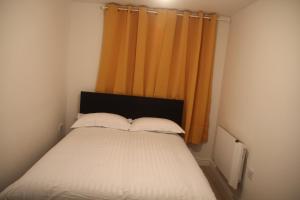 Comfy 2-bedroom Flat with Private Parking