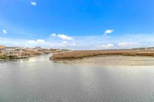 Amazing Direct Inlet View Steps from the Ocean