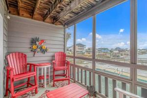 Amazing Direct Inlet View Steps from the Ocean