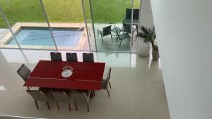 Casa com 5 suítes e piscina em condomínio Dubai