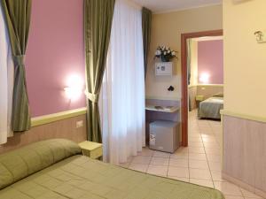 Quadruple Room room in Hotel Arco Romana