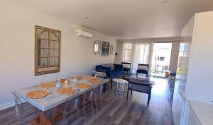 Le Bourgette - Close to Town With Great Views