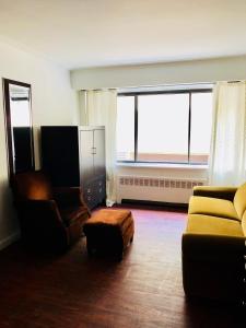 Stylish Montreal Apartment Comfortable Stay in the Golden Square Mile