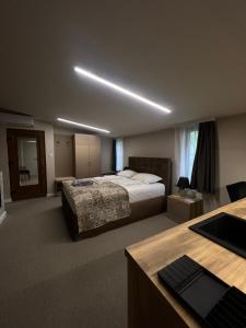 Face 2 Center SUBOTICA