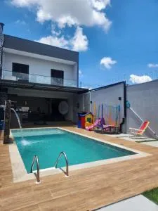 Sobrado novo e lindo com piscina - 帕赖布纳