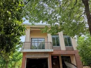 Jullys Villa - Gallinda