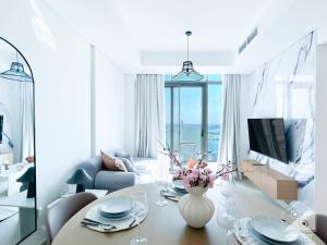 Luxury One Bedroom with Balcony & partial Burj Khalifa View