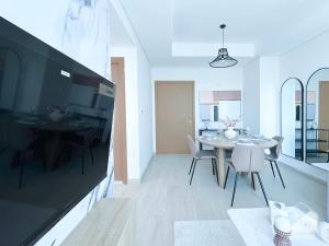 Luxury One Bedroom with Balcony & partial Burj Khalifa View