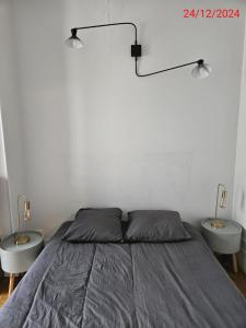 Cosy private room in Shared appartment with a couple - room for 1 traveler only ! no duo allowed