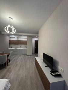 Crystal Apartment with Stunning Mountain Views