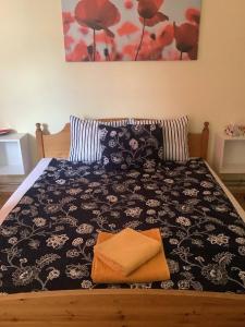 Poppy Flower Apartment