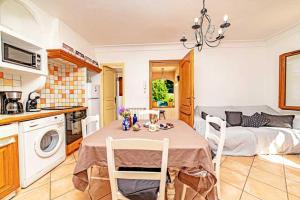 Appartements Locations-06 La maison de Noelie 1er etage, gite pour 6 au calme sur la Cote d'Azur : photos des chambres