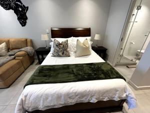 Studio at Boulevard Suites