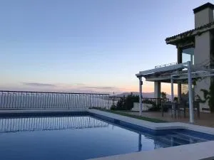 Villa vistas al mar - Totalán