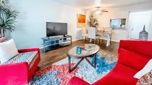 Vibrant Relaxing Retreat Fully Stocked Apartment - Mathis