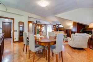 The Elegant Penthouse - Ampio Attico con Posto Auto