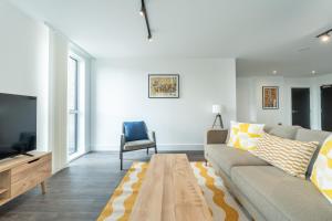 Mitre Klimt by Artsy