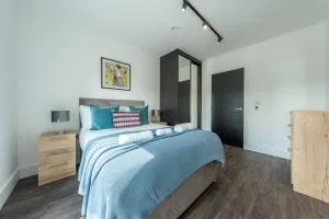 Mitre Klimt by Artsy - London