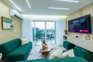 Modern 3BR! 9fl, King Bed! Sti!,