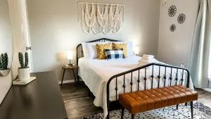 Vibrant Texan Escape with Patio - Gated Community - Cypress