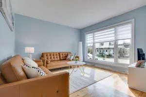 Cozy 4-Bedroom Home - 15-minute From Downtown Montreal - Бушервіль