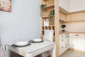 Sunlit Apartment Wola Business Center