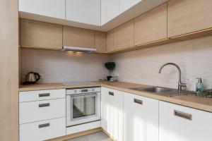 Sunlit Apartment Wola Business Center