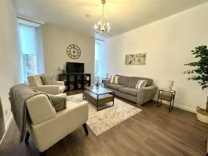 Large City Centre Apartment - New Scone