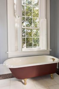 Deluxe Family Suite room in The Duff Green Mansion
