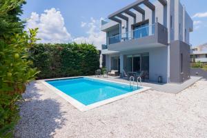 Luxury modern villa with swimming pool, Athens Riviera