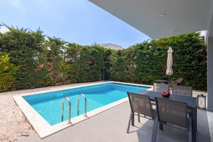 Luxury modern villa with swimming pool, Athens Riviera