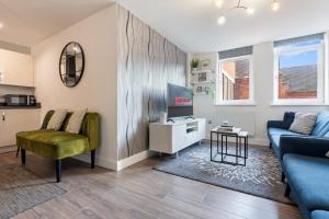 OPK STAYS - Stylish City Centre 1 bed Apartment, Near train station, FREE parking Netflix, SLEEPS 4