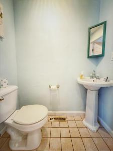 Barnstable Breeze with Seasonal Pool and Hotub