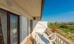 Apartments Lea & Eva 150 meters from the sandy beach - by TA Leut Agency