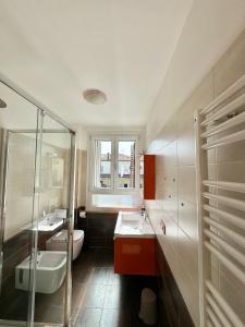 CasaSpensieratezza - 5 PERSONE - POSTO AUTO RISERVATO - COLAZIONE