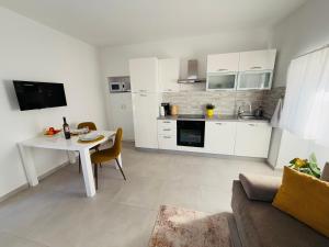 Apartment Erika - for 2 near the beach