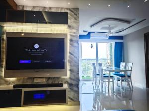 Evara - Premium Fully AC - 3BHK Luxury Apartment with Style