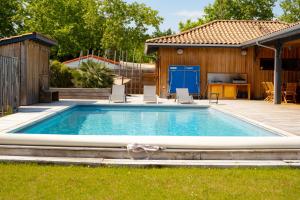 Appartements Appartement 2 chambres, terrasse bois independante, acces piscine privee : photos des chambres