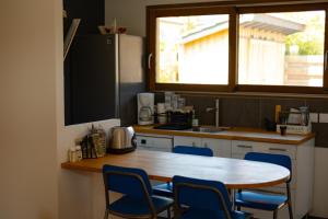 Appartement 2 chambres, terrasse bois indépendante, accès piscine privée