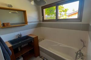 Appartements Appartement 2 chambres, terrasse bois independante, acces piscine privee : photos des chambres