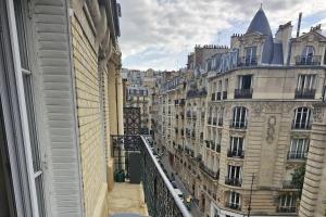 Montmartre beautiful 67 m2 Apartment with Gym & Balcony