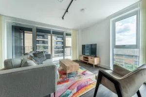 Mitre Matisse by Artsy - London