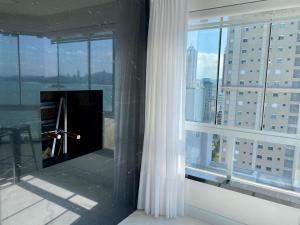 Apto Alto Padrão, vista panorâmica para toda a orla e mar, 2Q, 1 vaga