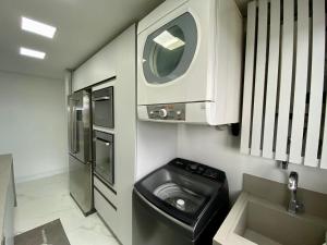 Apto Alto Padrão, vista panorâmica para toda a orla e mar, 2Q, 1 vaga